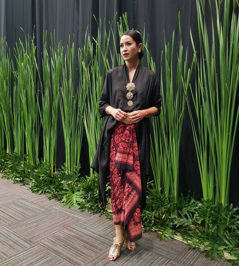 8 Ide Kebaya ala Pemain Ikatan Cinta, Ada Amanda Manopo Nih