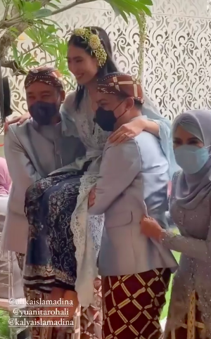 10 Momen Haru Siraman dan Pengajian Alika Islamadina