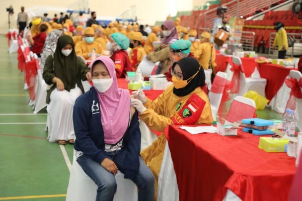 Ribuan Warga Jateng Bisa Divaksin di GOR Jatidiri, Ini Kelompok Sasarannya