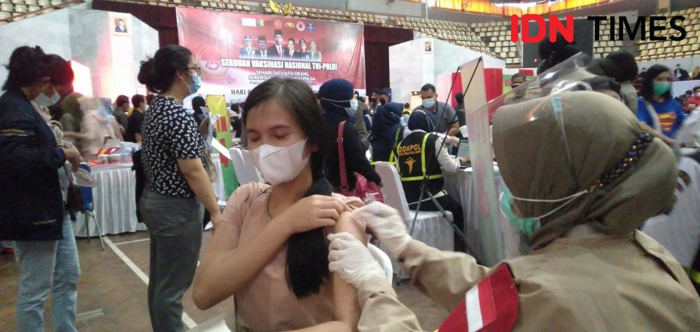 Vaksinasi Baru 50 Persen, Eva Dwiana Blusukan ke Pasar Tradisional