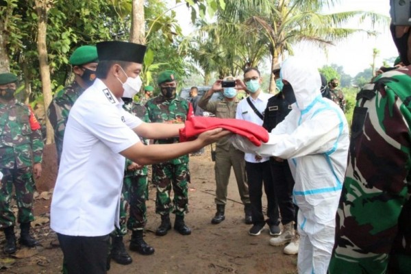 Haru! Pemakaman Relawan Nakes Wisma Atlet di Cilacap Tinggalkan 2 Anak