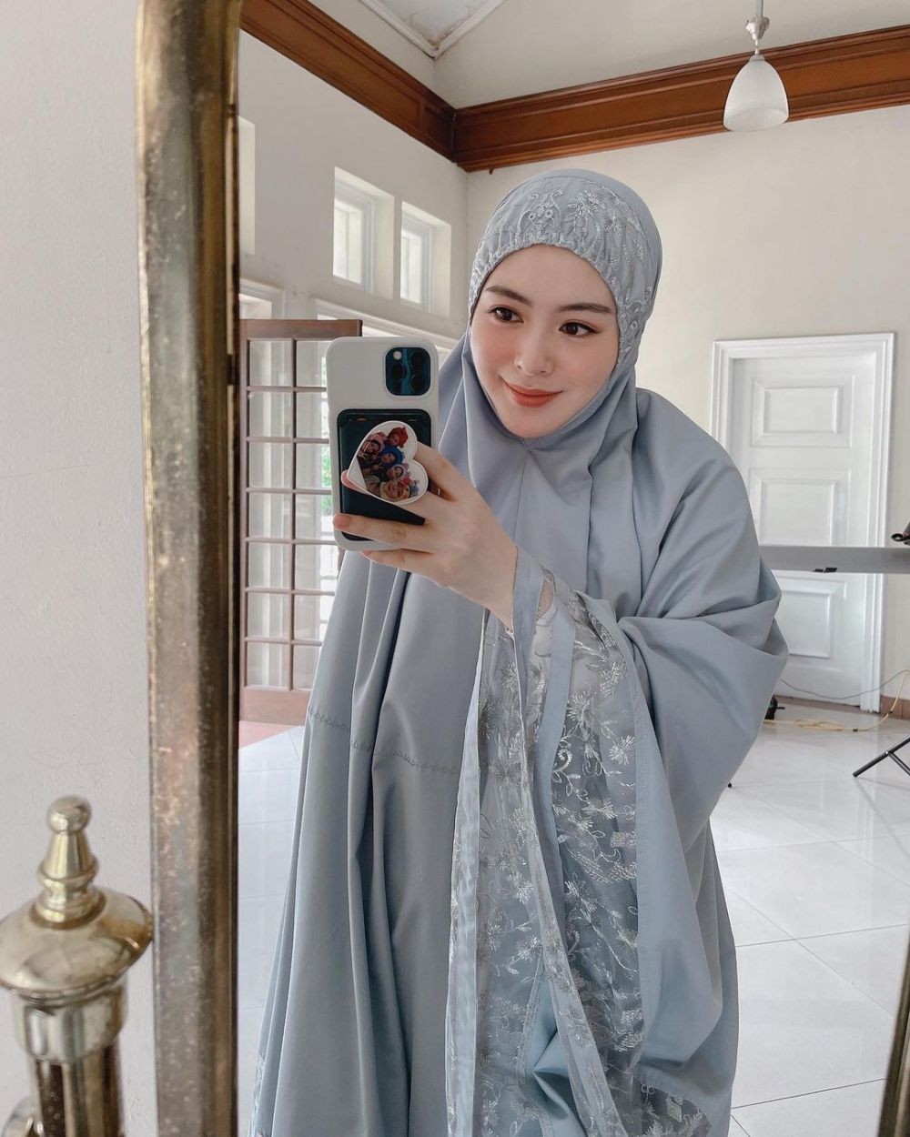 Adem Banget, 10 Potret Ayana Moon Pakai Mukena