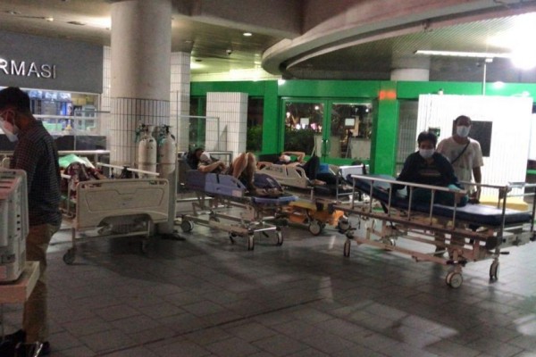 RS COVID-19 di Jatim Nyaris Kolaps, PERSI Usul Tambah RS Lapangan