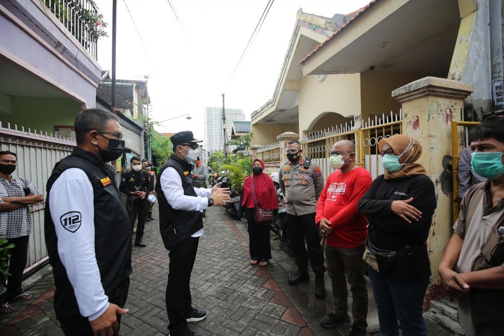 Ingatkan Warga, Mobil Corona Keliling Kampung di Surabaya