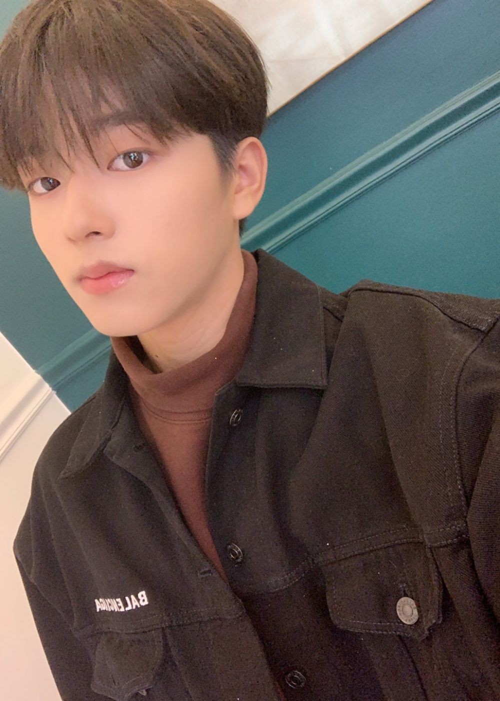 10 Potret Terbaru Lee Jin Woo Produce X 101, Bikin Pangling!