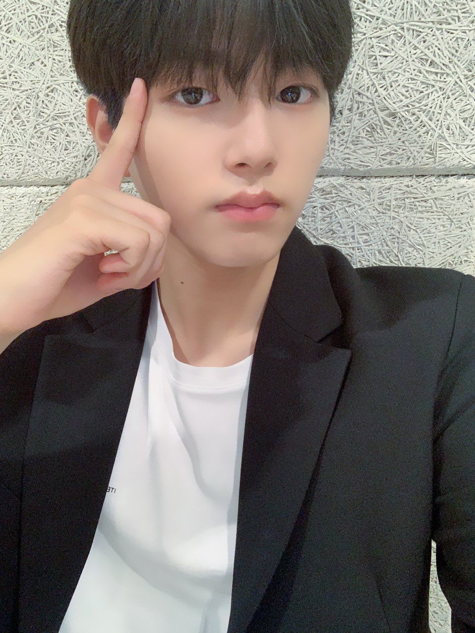 10 Potret Terbaru Lee Jin Woo Produce X 101, Bikin Pangling!