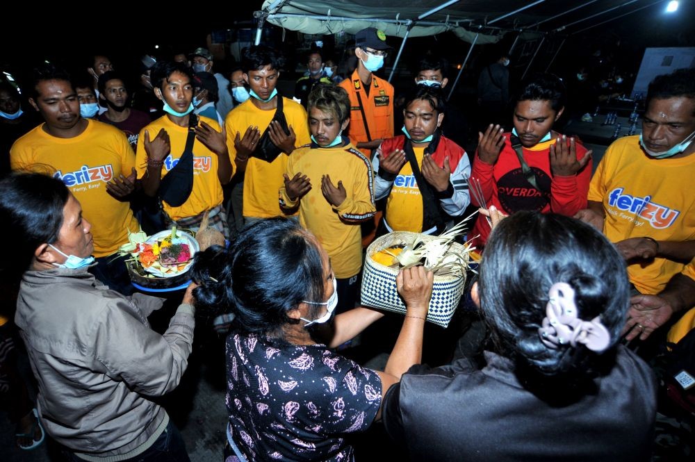 KMP Yunicee Tenggelam di Selat Bali, Begini Kronologinya