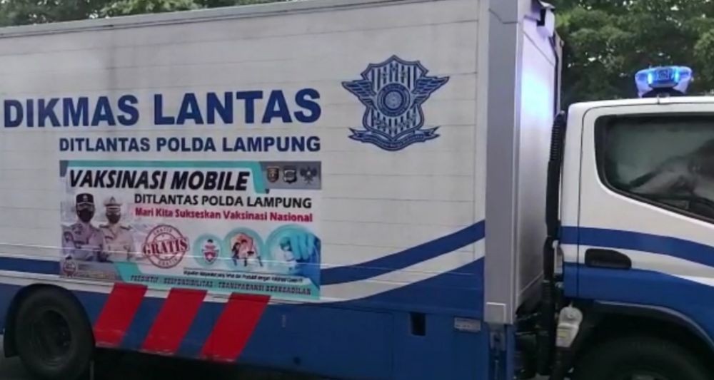 Vaksinasi Mobile Keliling Cara Kreatif Dirlantas Polda Lampung