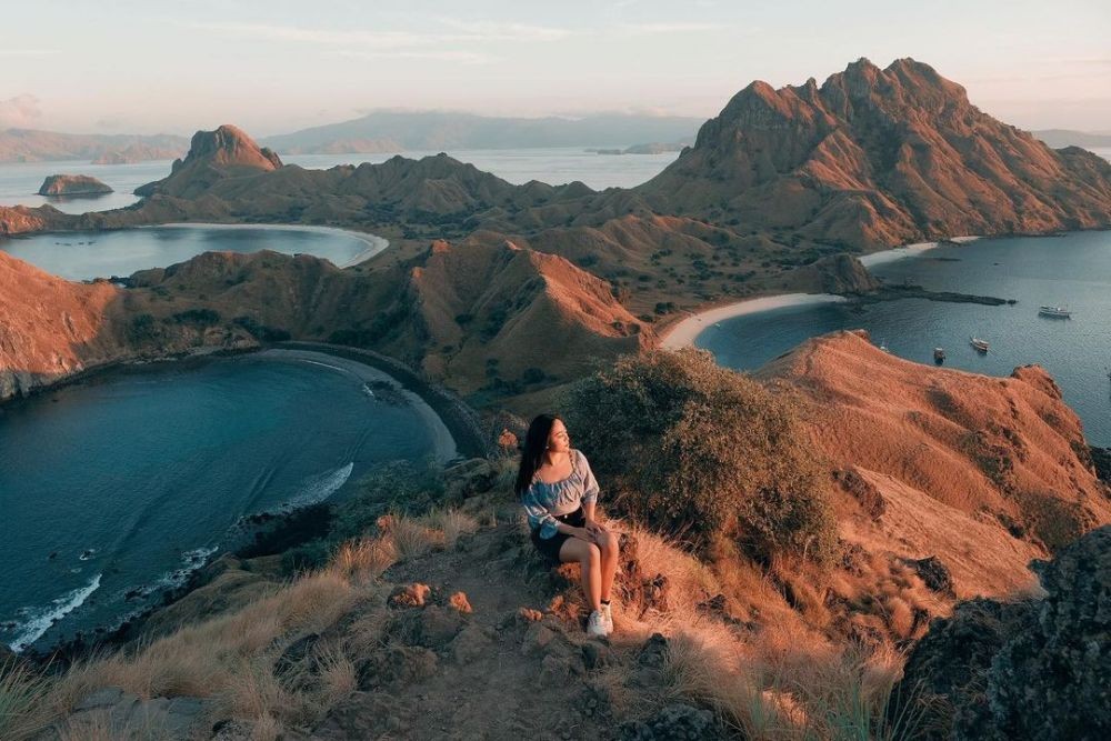 10 Potret Serunya Liburan Rachel Vennya di Labuan Bajo, Stunning Abis