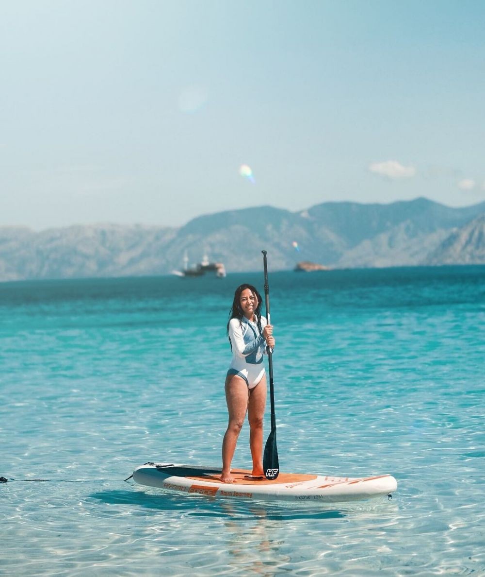 10 Potret Serunya Liburan Rachel Vennya di Labuan Bajo, Stunning Abis
