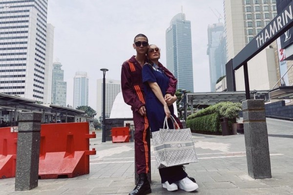 10 Kemesraan Agnez Mo dan Adam Rosyadi yang Bikin Netizen Protes