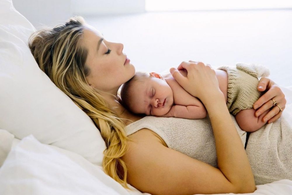 Mendadak Jadi Ibu, 10 Fakta Kelahiran Anak Pertama Amber Heard 