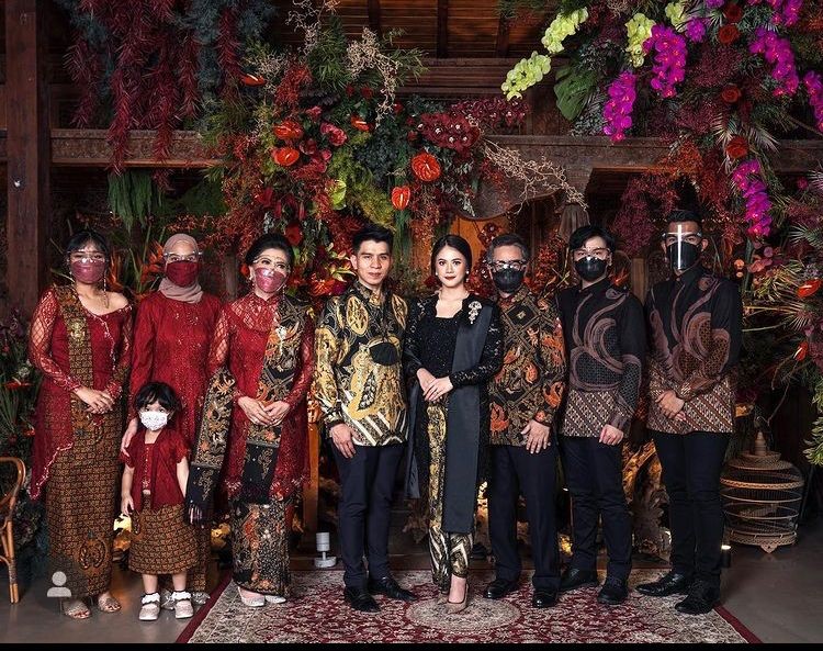 10 Potret Gagah Irfan Govinda ketika Melamar Sang Kekasih