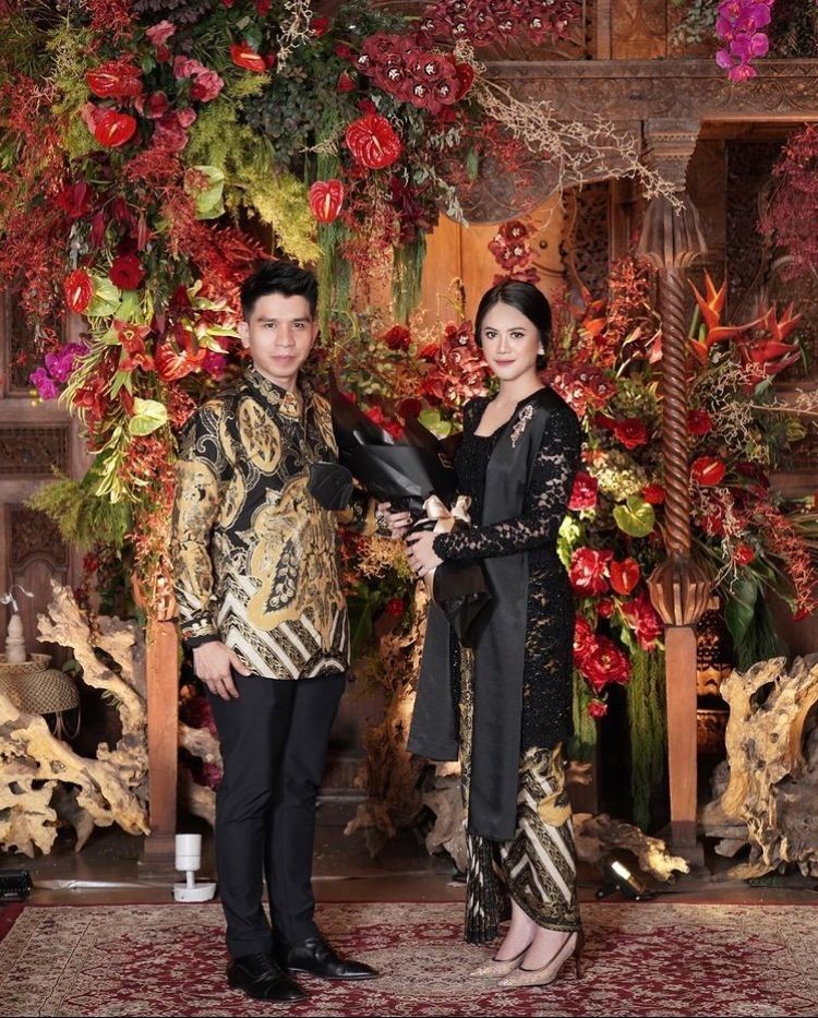10 Potret Gagah Irfan Govinda ketika Melamar Sang Kekasih