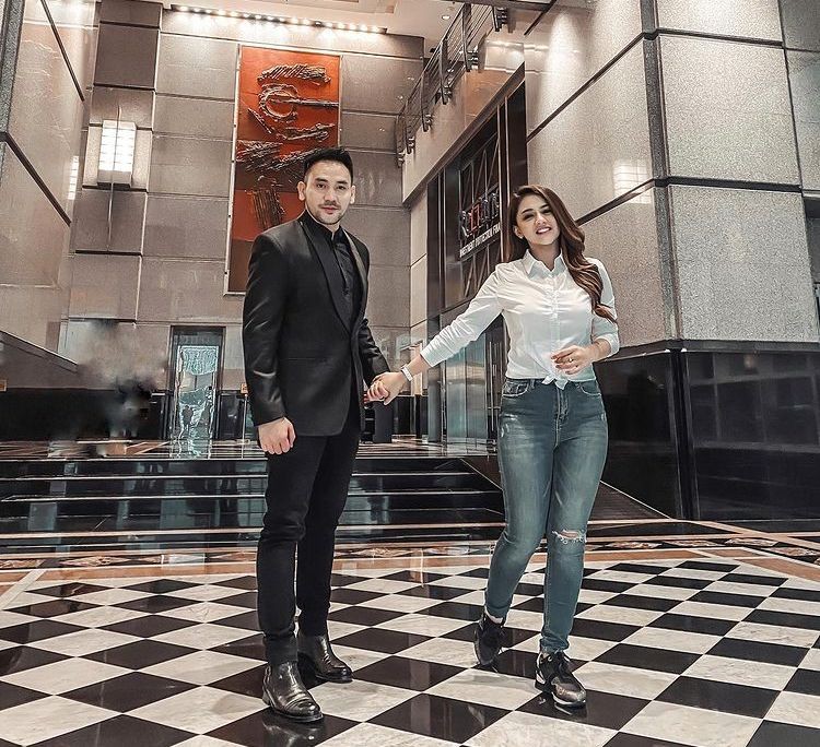 10 Kemesraan Jenita Janet dan Suami yang Baru Beli Peternakan