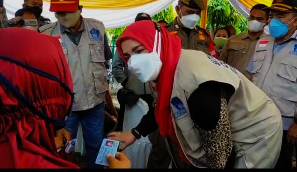 Eva Dwiana Bubarkan Massa Vaksinasi Dinkes Lampung Picu Kerumunan