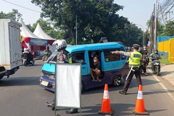 PPKM Darurat Di Depok, Ratusan Kendaraan Diputar Balik