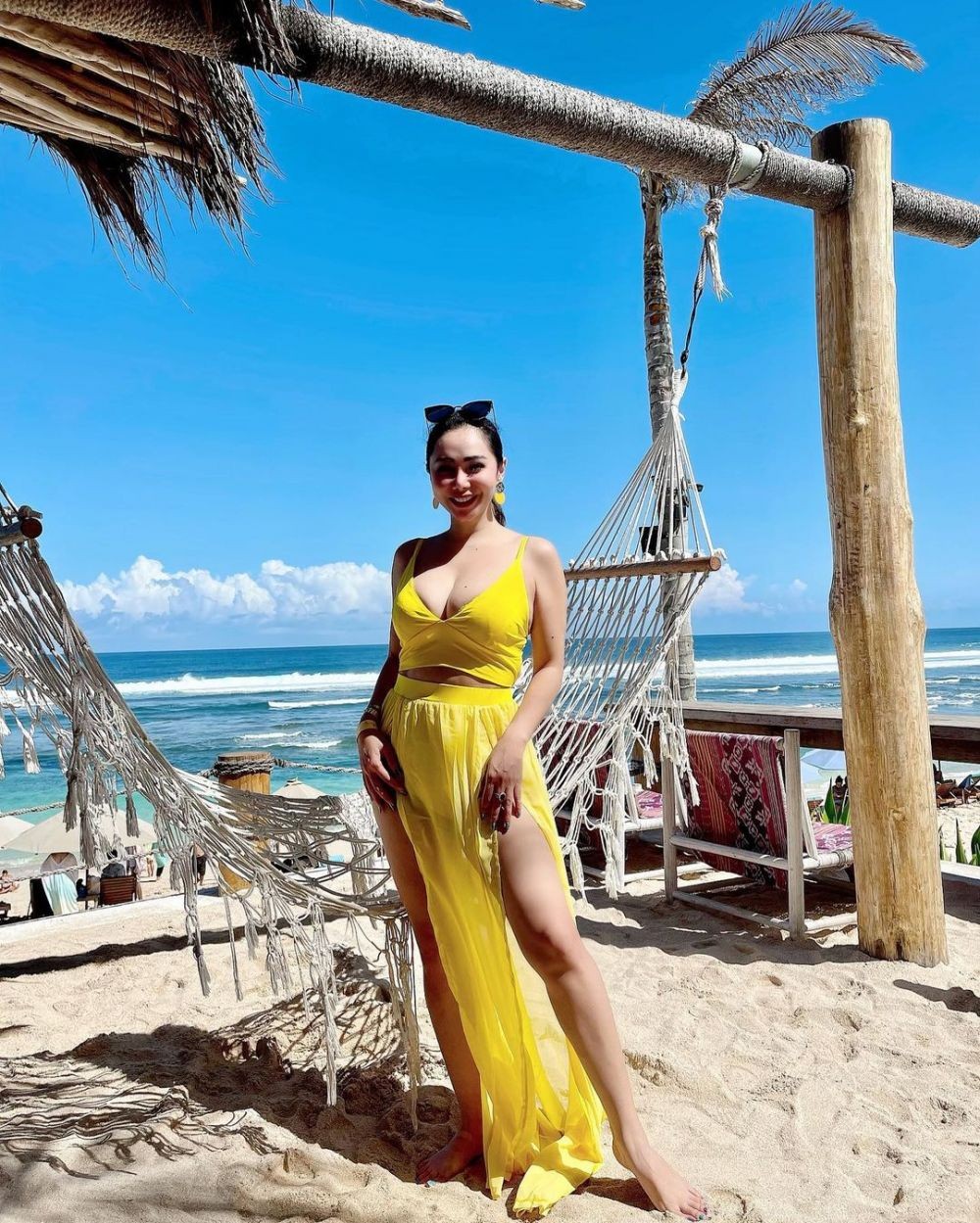 Hot Mama! 10 Potret Liburan Femmy Permatasari Curi Perhatian
