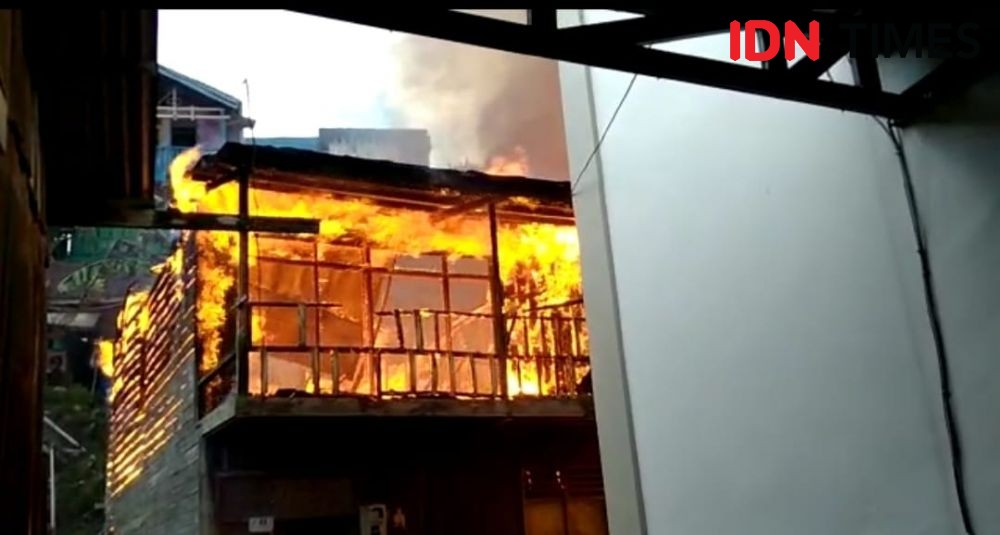 Iseng Sofa Dibakar, Api Hanguskan Lima Rumah Warga di Balikpapan 