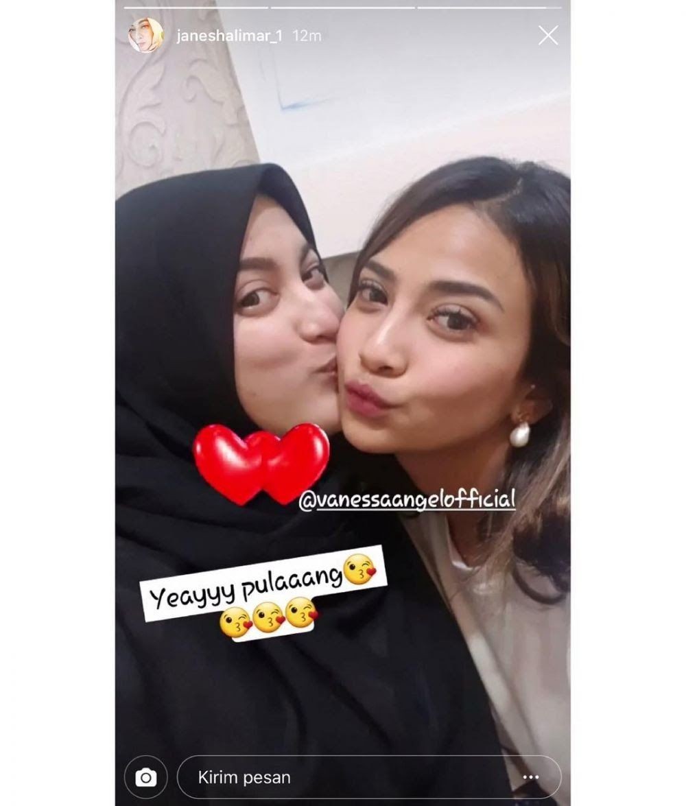 Bolak-balik Marahan Baikan, 10 Potret Vanessa dan Jane Shalimar