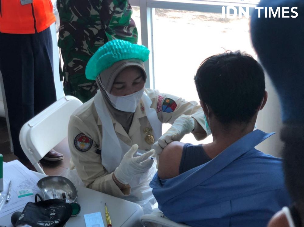 Viral, Vaksinasi Massal di Palembang Membludak dan Bikin Kerumunan
