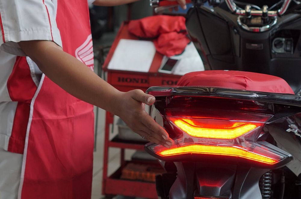 5 Cara Bikin Lampu Rem Sepeda Motor Kesayangmu Lebih Awet