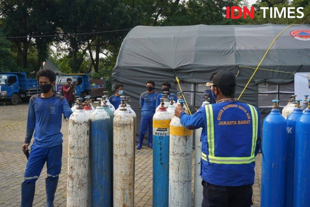 Posko Monas Terima Lebih Dari 102 Tabung Oksigen Per Malam