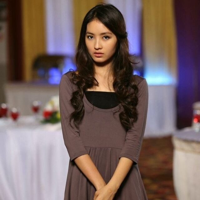 Cupu tapi Cakep, 10 Potret Jadul Natasha Wilona