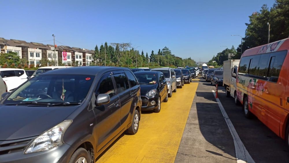 Buruh Bandung Raya Tunda Demo Usai Tutup Jalan Tol Berujung Kemacetan 