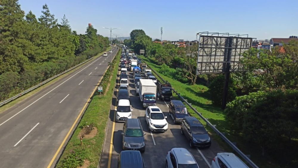 Buruh Bandung Raya Tunda Demo Usai Tutup Jalan Tol Berujung Kemacetan 
