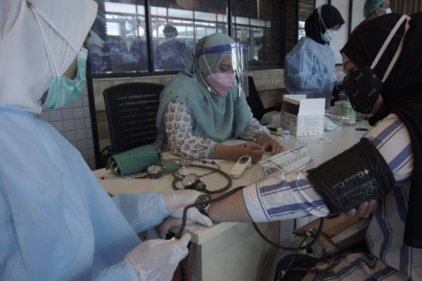 Calon Penumpang di Bandara Lombok Dapat Vaksin COVID-19 Gratis