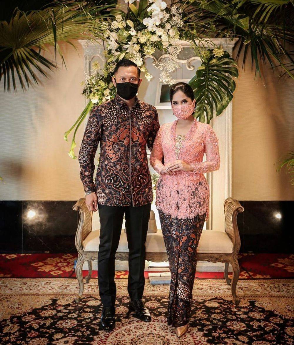 9 Inspirasi Kebaya Kondangan Ala Annisa Pohan