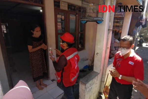 Para Ketua RT di Serengan Pantungan Beli Disinfektan Untuk Warga