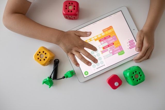 5 Manfaat Gadget untuk Anak, Bisa buat Belajar dan Gak Melulu Buruk