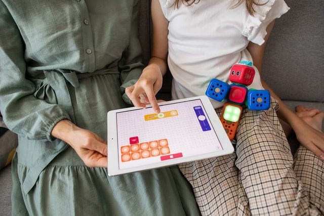 5 Manfaat Gadget untuk Anak, Bisa buat Belajar dan Gak Melulu Buruk