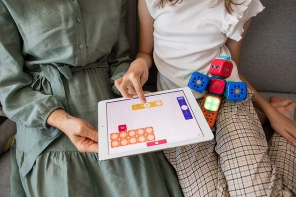 5 Manfaat Gadget untuk Anak, Bisa buat Belajar dan Gak Melulu Buruk