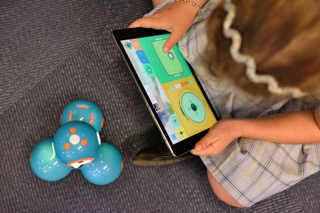 5 Manfaat Gadget untuk Anak, Bisa buat Belajar dan Gak Melulu Buruk