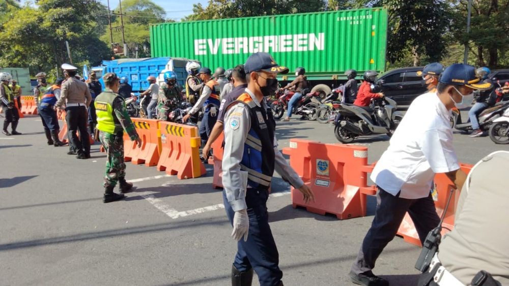 Bundaran Waru Pintu Masuk Surabaya Ditutup Total, Pengendara Kecewa