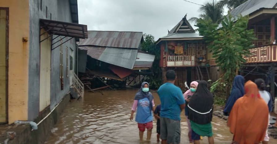 Banjir di Selatan Sulsel, Rujab Bupati Sinjai Ikut Tergenang