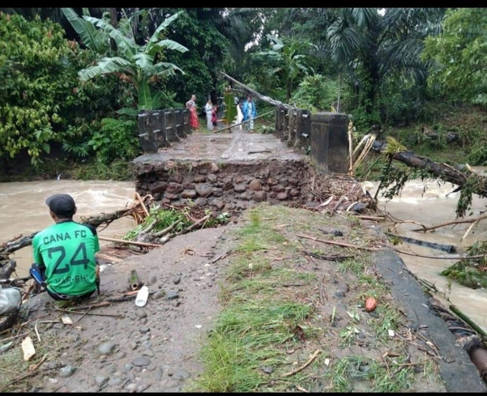 Surut, Banjir di Bulukumba Rusak Rumah dan Jembatan