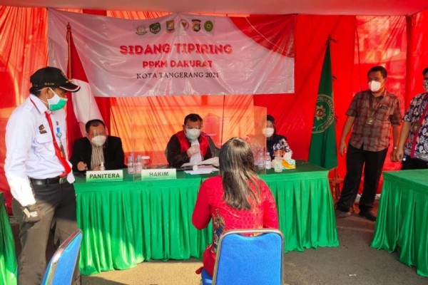 Pelanggar PPKM Darurat Kota Tangerang Disidang di Tempat