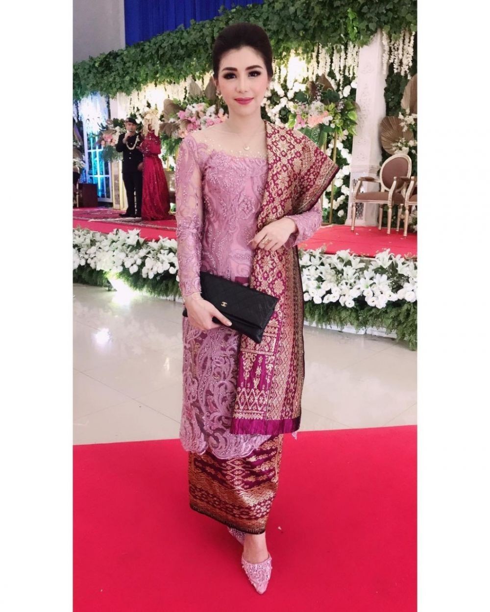 11 Style Kebaya dan Songket untuk Kondangan, Tamu Cetar!