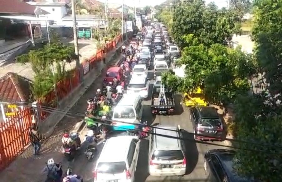 Penyekatan Jalan Protokol PPKM Darurat  Bandar Lampung Picu Kemacetan