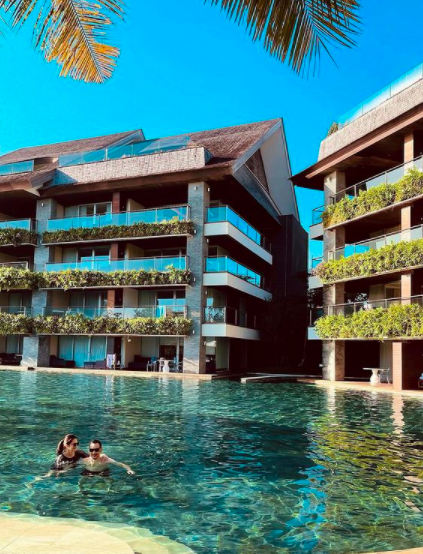9 Kemesraan Liburan Cut Tari dan Richard Kevin dengan Anak Sambung