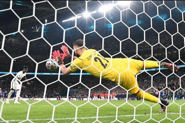 Kisah Kocak Donnarumma Tak Sadar Tangan Emasnya Bawa Italia Juara