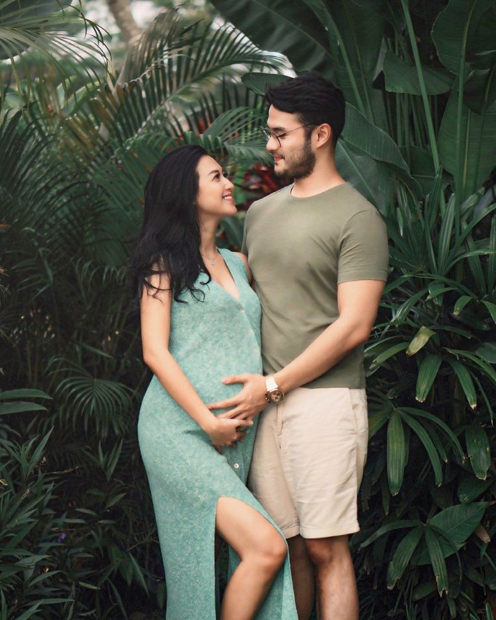 10 Potret Romantis Kevin Andrean Jadi Suami Siaga, 4 Tahun Lebih Muda