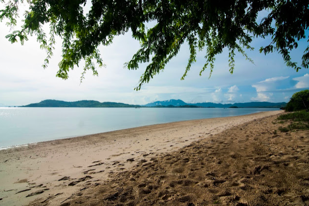 10 Rekomendasi Pantai dengan Panorama Indah di Bima, Bikin Terpesona!