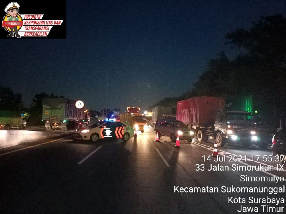 Mobil Tertimpa Kontainer di Tol Satelit, Sopir Tewas di Lokasi