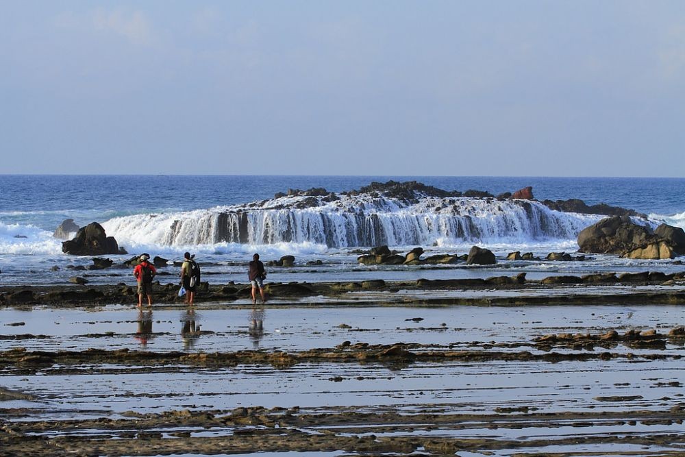 10 Destinasi Pantai di Lebak,  Keindahannya Bikin Rileks