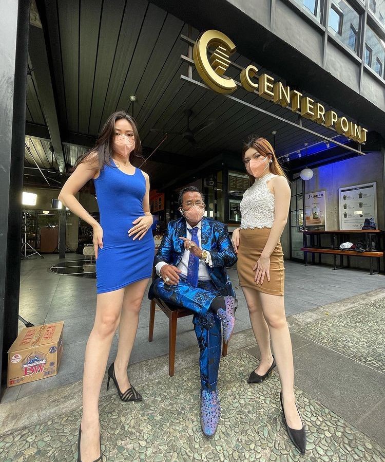 Kece bak Model, Ini 10 Potret Asisten Baru Hotman Paris yang Memesona